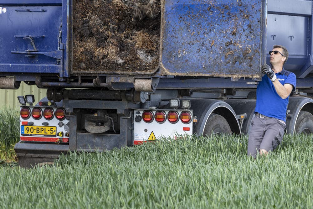 Vrachtwagen met mest